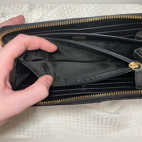 Vintage Black Coach Julia Black Logo Zip Accordion Slim Wallet 8”x4” - Picture 6 of 6